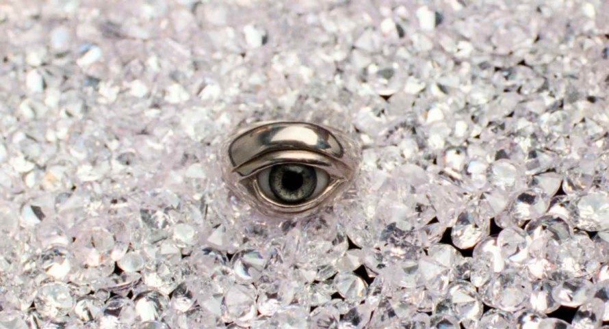 Reflection in a Dead Diamond Reflection in a Dead Diamond