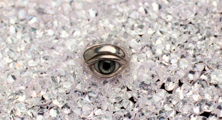 Reflection in a Dead Diamond