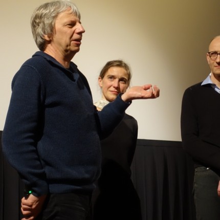 Andreas Dresen im Gespräch mit Oberärztin Dr. Ursula Kriesen und Professor Dr. Christian Junghanß